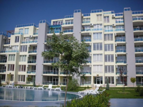 Отель Oasis Suites Apartments and Studios  Равда